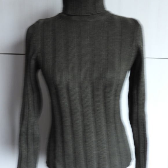 Hugo Boss sweater - Picture 3 of 4